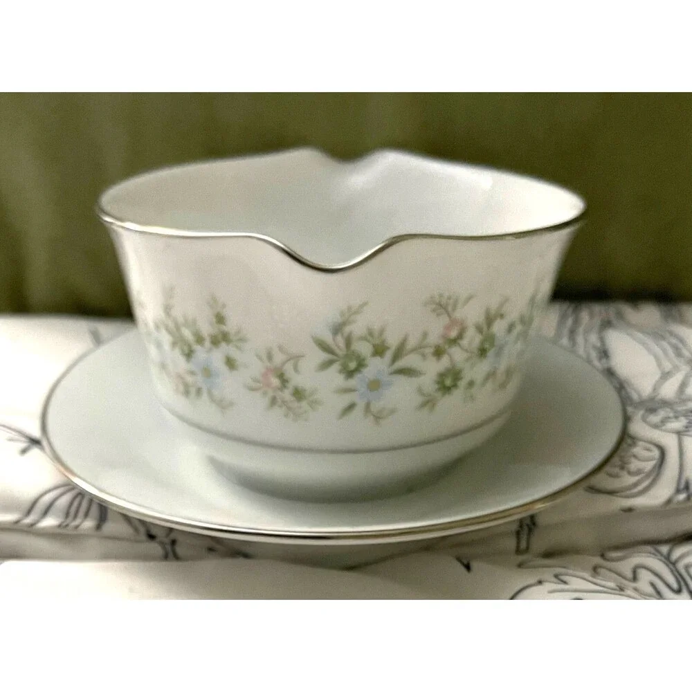 Noritake China SAVANNAH 2031 Gravy Boat Floral w/attached Plate Elegant VNT